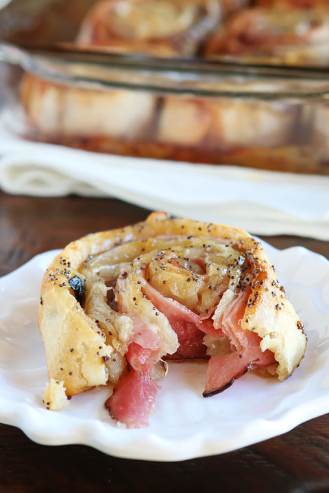 Brown-Sugar-Poppyseed-Hot-Ham-Cheese-Party-Rolls-Buns-Roll-Ups-01 - Copy